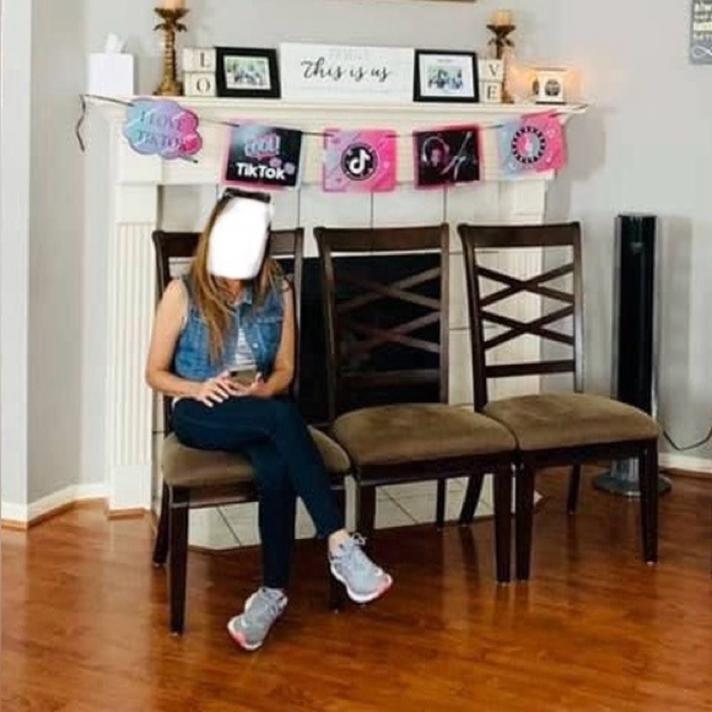 TikTok Party Decor Set - Picture 7 of 7